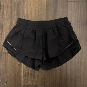 Luluemon hottie hot shorts 2.5
